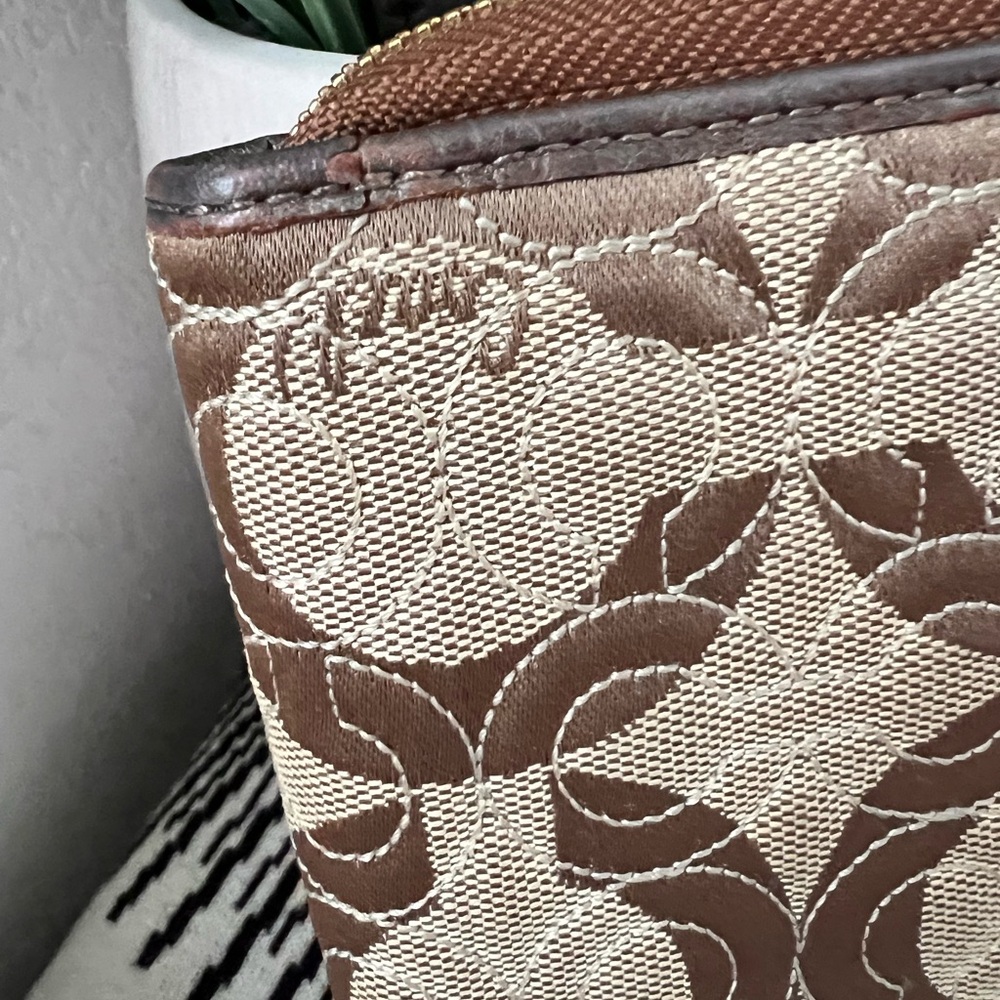 COACH Y2K Optic Brown Quilted Signature Planner - Picture 10 of 10